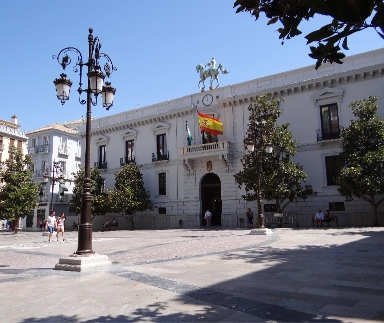 Plaza_del_Carmen_y_Ayuntamiento_de_Granada