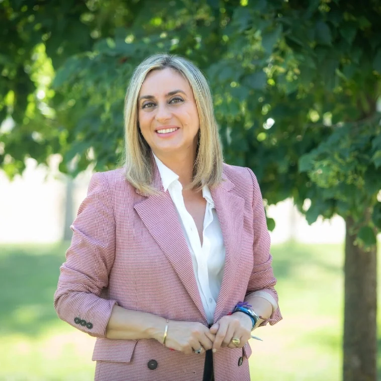 marifran carazo en entorno natural en Granada@2x